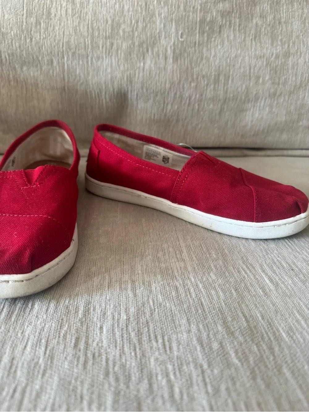 TOMS Classic Red Canvas Slip-On Shoes Kids Youth Size 3.5 (Y3.5) Casual Sneakers